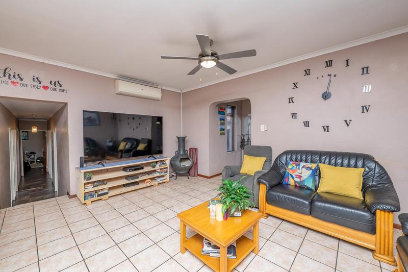 5 Bedroom Property for Sale in Morgenster Heights Western Cape